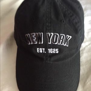 🦋 Black “New York” Hat
